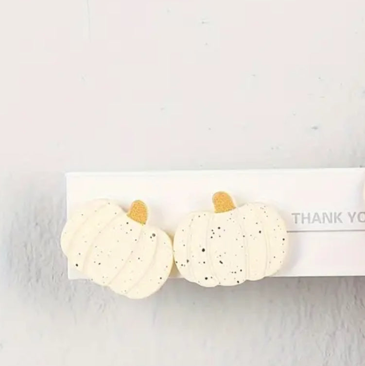 GOLD STEM WHITE WITH BLACK SPECKLES EARRINGS