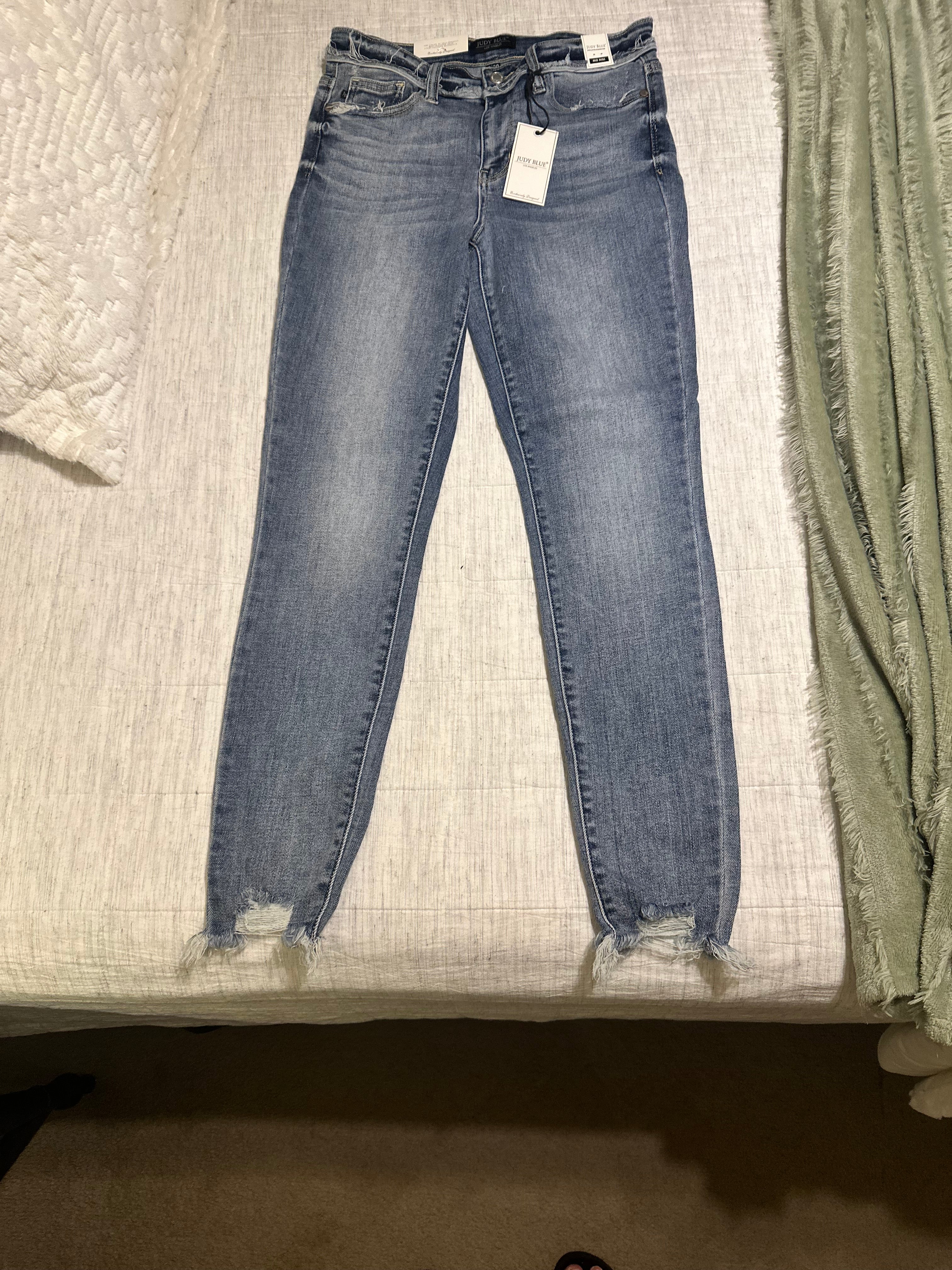 JUDY BLUE MID RISE JEANS