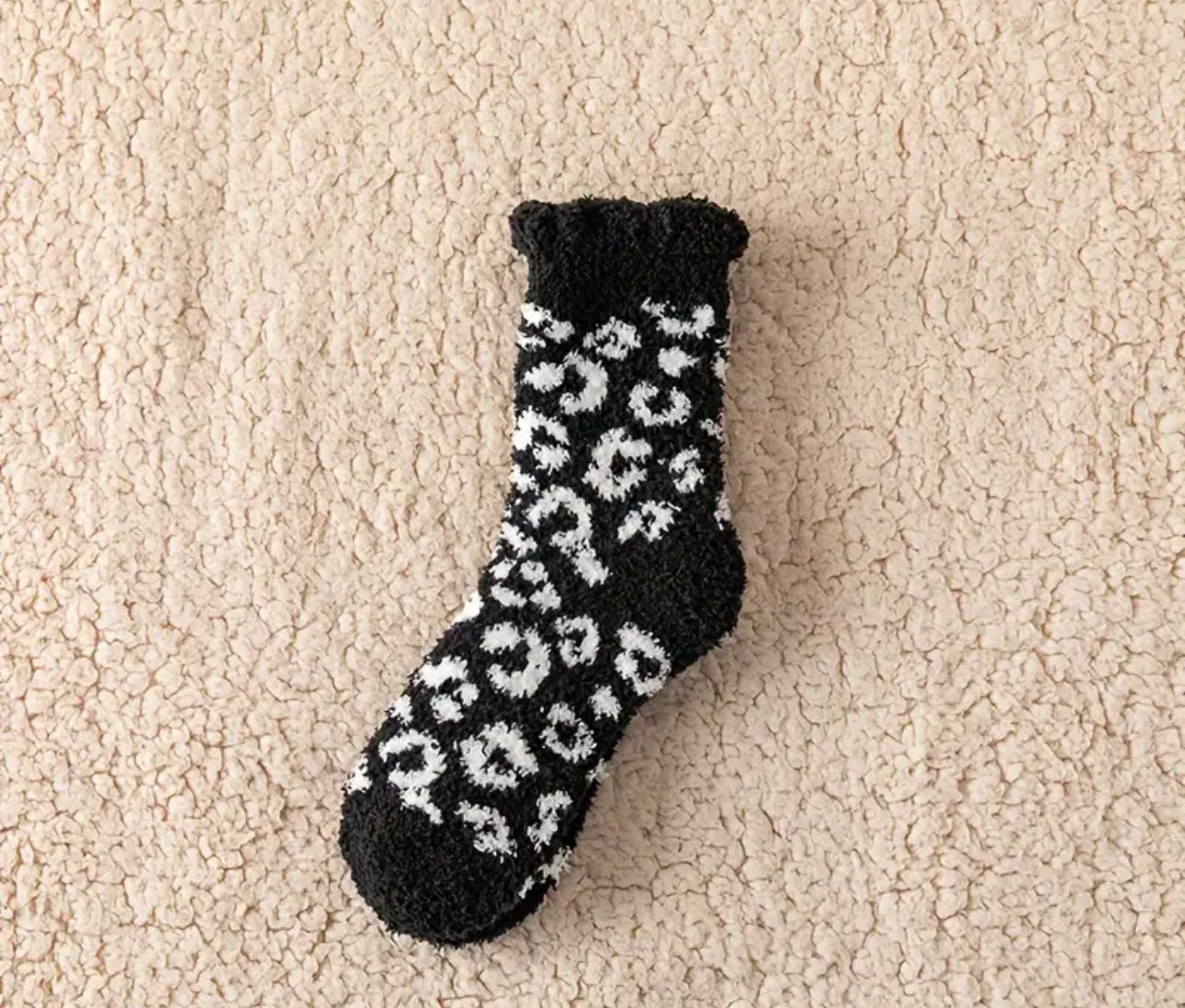 BLACK LEOPARD FUZZY SOCKS